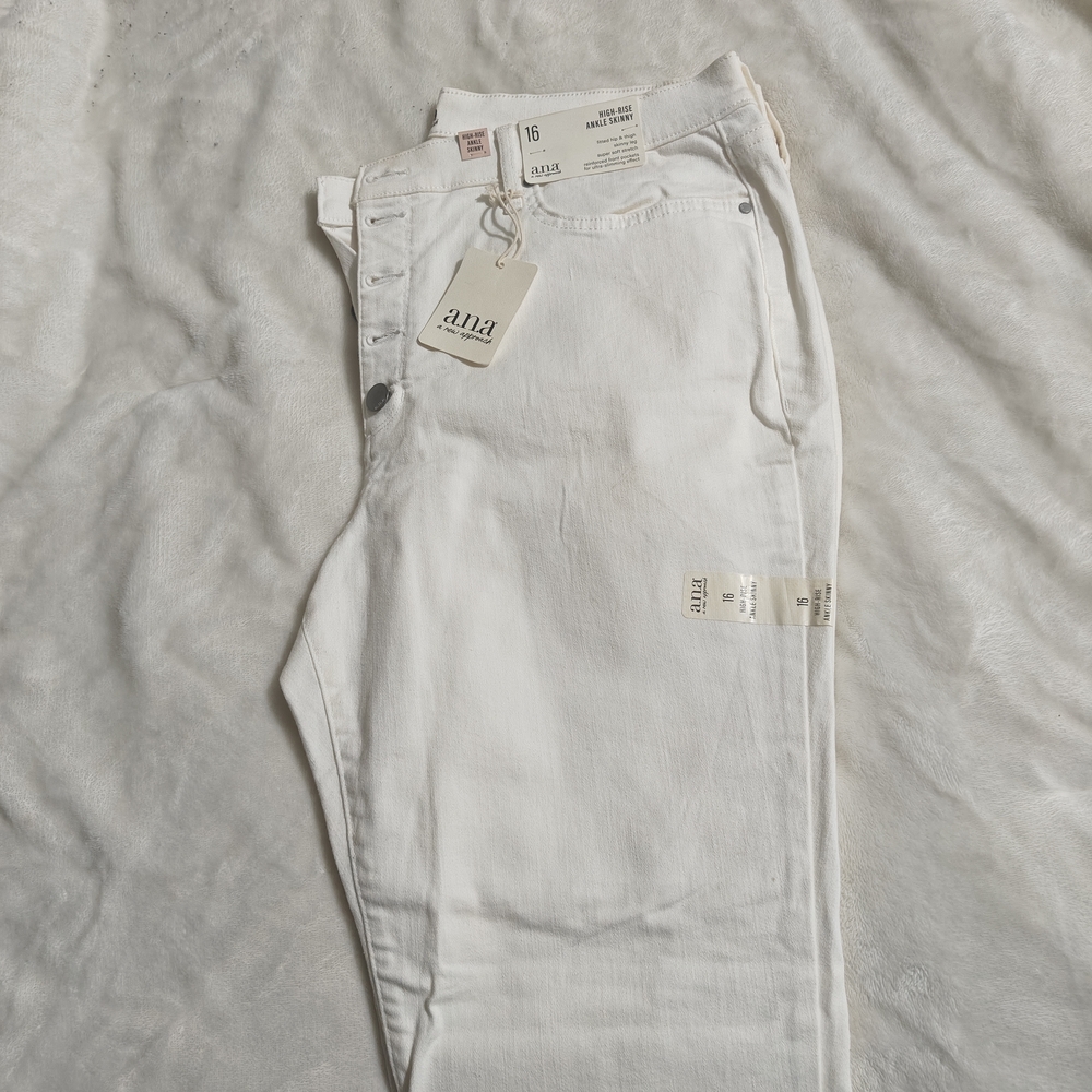 a.n.a White High-Rise Button-Fly Women’s Jeans - Picture 6 of 7